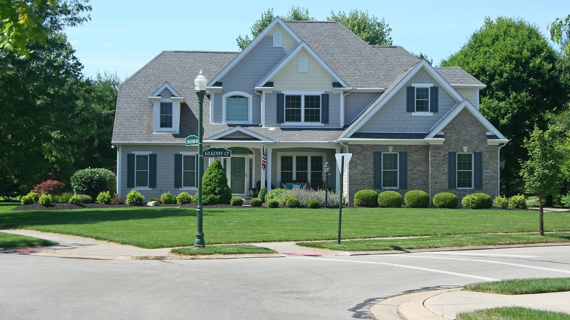 The intersection of a residential neighborhood accompanied by one of Holophane's LED post-top lights.