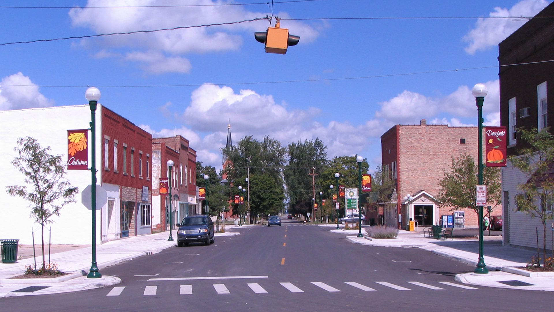 Downtown Deerfield using sphere lights from Holophane to adorn downtown streets.