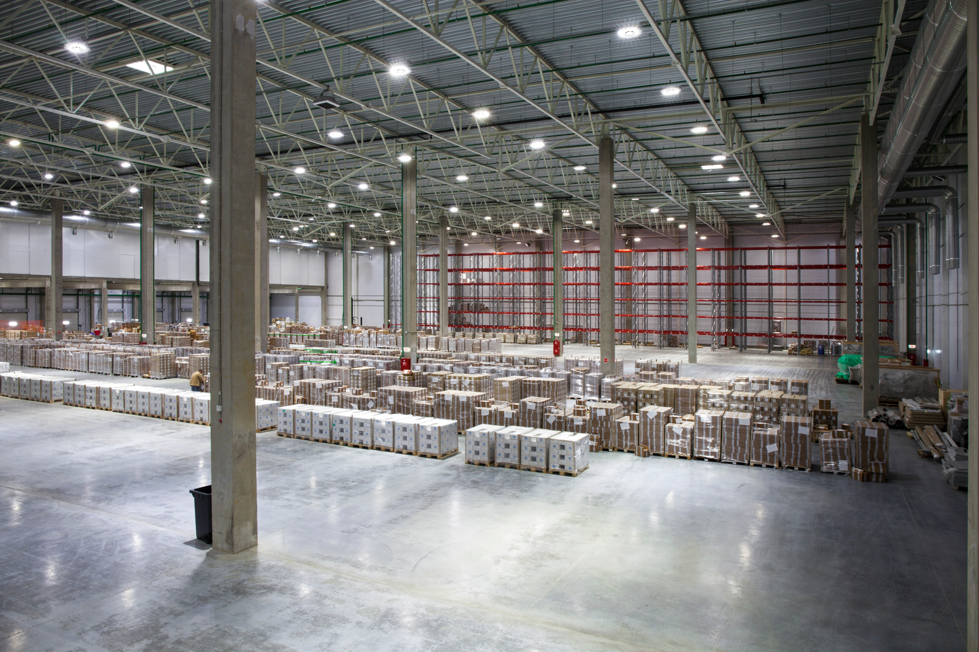 Compact Pro™ LED Round High Bay fixtures from Lithonia Lighting illuminates a large open-space warehouse.