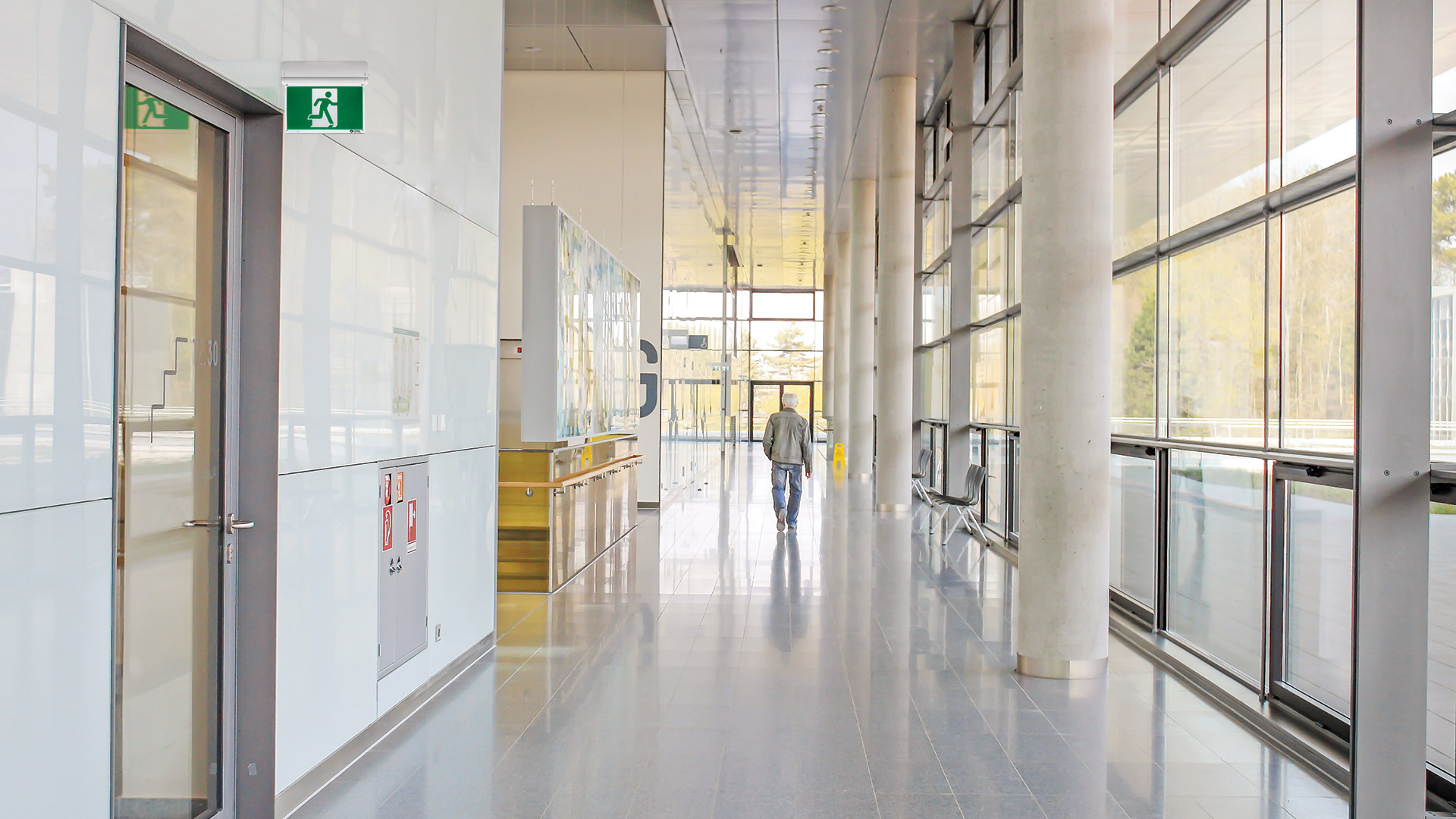 EDGRM-W_Hospital-Hallway_002