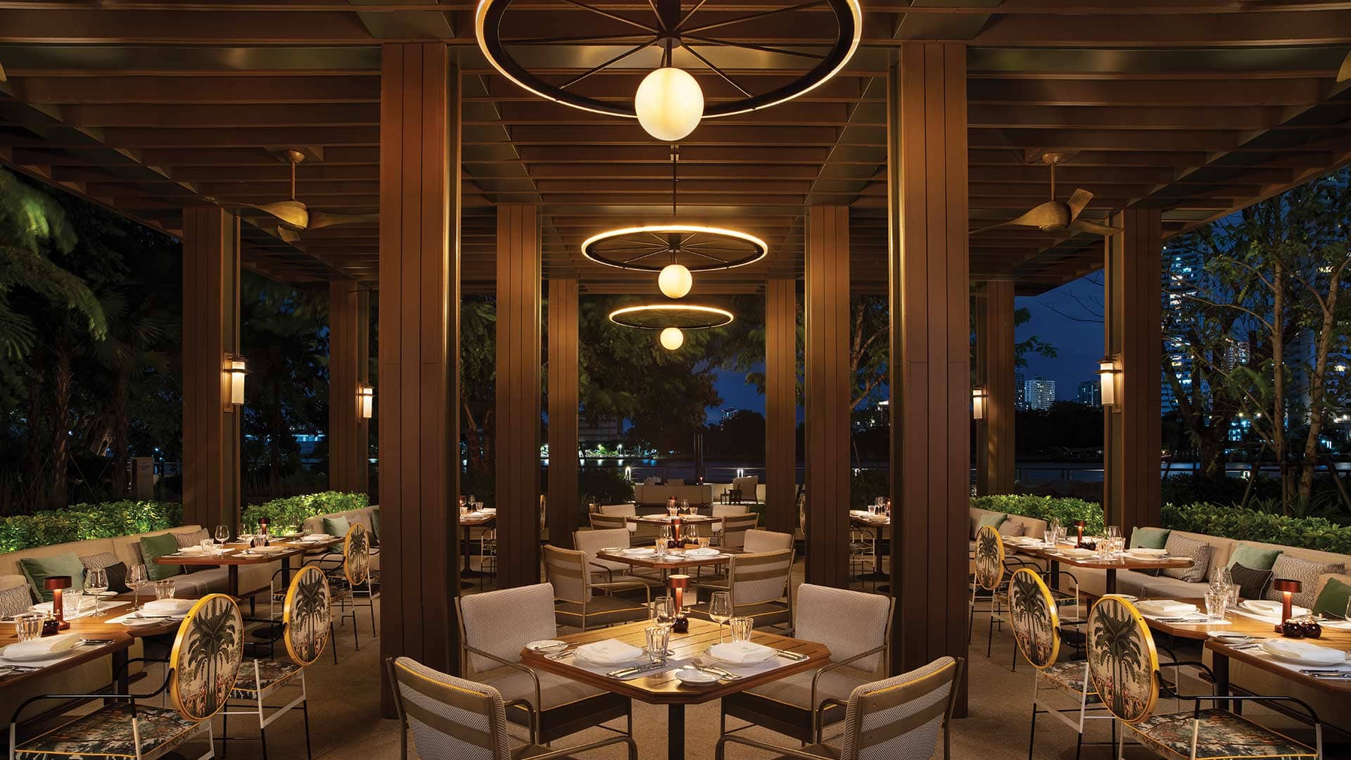 photo-gallery-hospitality-entertainment-four-seasons-hotel-bangkok-chao-phraya-river-06