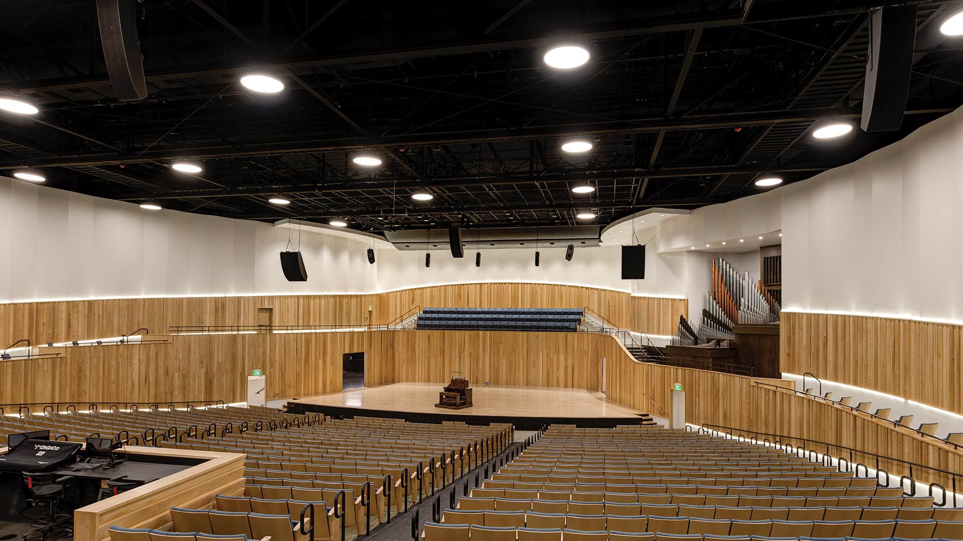 photo-gallery-hospitality-entertainment-newel-and-jean-daines-concert-hall-05