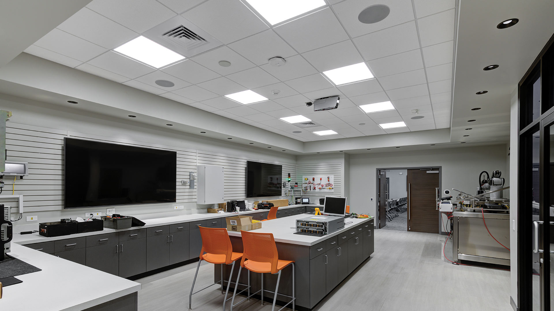 photo-gallery-commercial-office-smc-electric-03