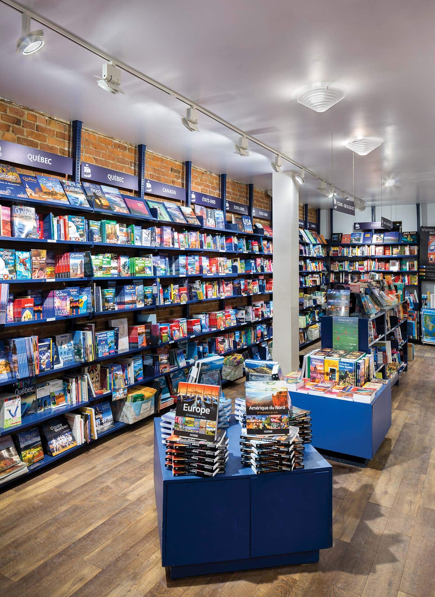 photo-gallery-retail-ulysses-travel-bookstore-plateau-02
